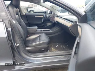 2022 Tesla Model 3 Long Range z VIN 5YJ3E1EB2NF203477, wystawiony jako IAAI lot #42037932 z przebiegiem 56 509 mil mil oraz . Historia ofert i sprzedaży dostępna na DreamBid. Obrazek 5.
