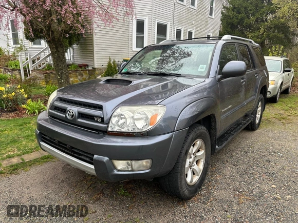 2005 Toyota 4Runner SR5 with VIN JTEBT14R158018560, listed as a Copart auction lot 55010465 with 346,247 mi miles and Clean Title. Bid and sale history available at DreamBid. Image 2.