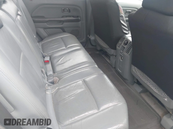2005 Honda Pilot EX-L with VIN 5FNYF18585B037135, listed as a IAAI auction lot 41930914 with 227,956 mi miles. Bid and sale history available at carsss.com. Image 8.