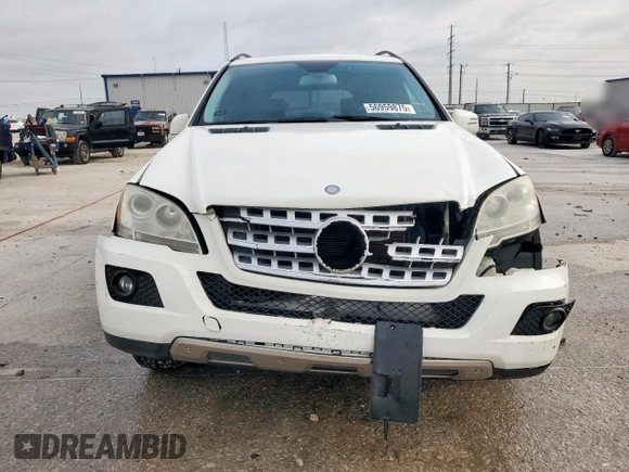 2011 Mercedes-Benz M 350 z VIN 4JGBB5GB2BA634586, wystawiony jako Copart lot #56959875 z przebiegiem 145 893 mil mil oraz Szkoda całkowita • Salvage title. Historia ofert i sprzedaży dostępna na DreamBid. Obrazek 5.