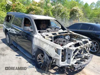 2015 Chevrolet Suburban LT z VIN 1GNSKJKC0FR268882, wystawiony jako IAAI lot #42055936 z przebiegiem Nie podano mil oraz . Historia ofert i sprzedaży dostępna na DreamBid. Obrazek 1.
