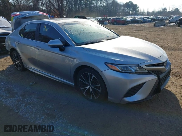 2018 Toyota Camry LE z VIN 4T1B11HK4JU616470, wystawiony jako IAAI lot #41352888 z przebiegiem 102 109 mil mil oraz . Historia ofert i sprzedaży dostępna na DreamBid. Obrazek 1.