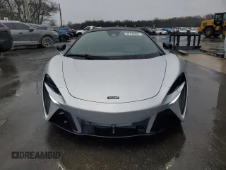 2023 McLaren Artura z VIN SBM16AEA4PW001953, wystawiony jako Copart lot #88790405 z przebiegiem 6864 mil mil oraz Nie do naprawy. Historia ofert i sprzedaży dostępna na DreamBid. Obrazek 5.