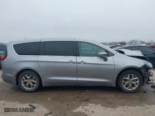 2018 Chrysler Pacifica Touring Plus with VIN 2C4RC1FG8JR247315, listed as a IAAI auction lot 41694859 with 1 mi miles. Bid and sale history available at carsss.com. Image 13.