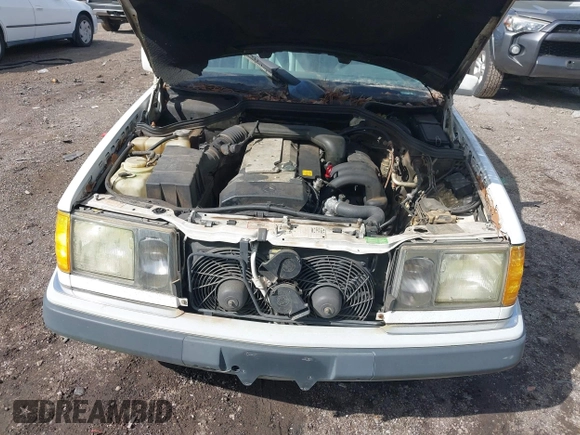 1993 Mercedes-Benz 300 with VIN WDBEA28E0PB988831, listed as a IAAI auction lot 41790609 with 197,915 mi miles and . Bid and sale history available at DreamBid. Image 10.