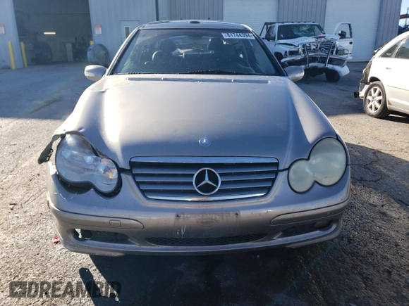 2003 Mercedes-Benz C 230 Kompressor z VIN WDBRN40J93A457704, wystawiony jako Copart lot #81744394 z przebiegiem 158 288 mil mil oraz Szkoda całkowita • Salvage title. Historia ofert i sprzedaży dostępna na DreamBid. Obrazek 5.
