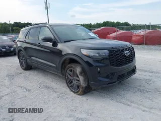 2025 Ford Explorer ST-Line z VIN 1FMUK8KH5SGB38300, wystawiony jako IAAI lot #42758024 z przebiegiem 6 589 mil mil oraz . Historia ofert i sprzedaży dostępna na DreamBid. Obrazek 1.
