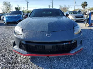 2024 Nissan Z Nismo с VIN JN1BZ4CH0RM360854, выставлен на аукционе Copart как лот 45712705 с пробегом 24 237 миль миль и Списание • Salvage title. История ставок и продаж доступна на DreamBid. Изображение 5.