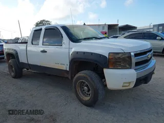 2007 Chevrolet Silverado 1500 1LT with VIN 2GCEK19J571635621, listed as a IAAI auction lot 41230322 with 245,420 mi miles and . Bid and sale history available at DreamBid. Image 1.