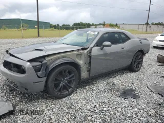2017 Dodge Challenger SXT z VIN 2C3CDZAG4HH616975, wystawiony jako Copart lot #59321655 z przebiegiem 138 353 mil mil oraz Szkoda całkowita • Salvage title. Historia ofert i sprzedaży dostępna na DreamBid. Obrazek 1.