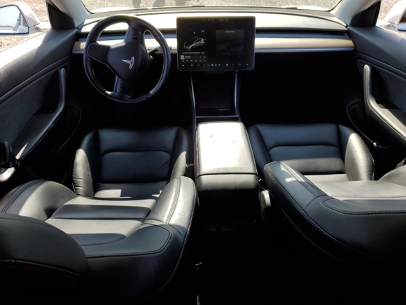 2018 Tesla Model 3 Long Range Battery z VIN 5YJ3E1EB7JF065140, wystawiony jako Copart lot #51916035 z przebiegiem 110 709 mil mil oraz Szkody całkowita. Historia ofert i sprzedaży dostępna na DreamBid. Obrazek 8.