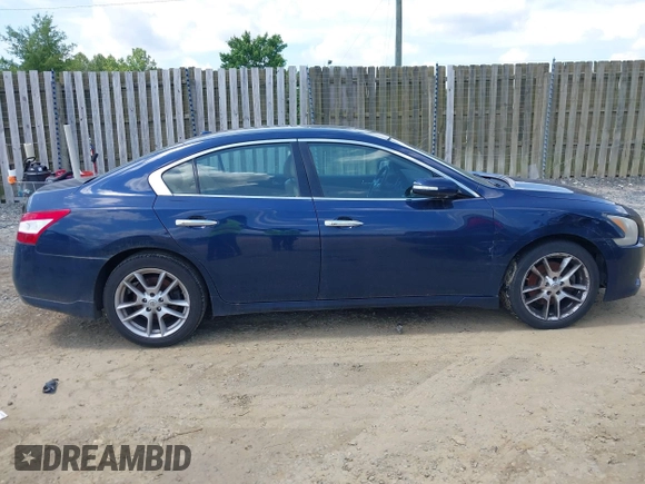 2011 Nissan Maxima SV z VIN 1N4AA5AP0BC813310, wystawiony jako IAAI lot #42365623 z przebiegiem 194 943 mil mil oraz . Historia ofert i sprzedaży dostępna na DreamBid. Obrazek 6.