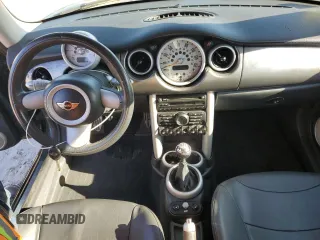 2005 MINI Hardtop S с VIN WMWRE33485TD91770, выставлен на аукционе Copart как лот 53641335 с пробегом 130 450 миль миль и Чистый • Clean title. История ставок и продаж доступна на DreamBid. Изображение 8.