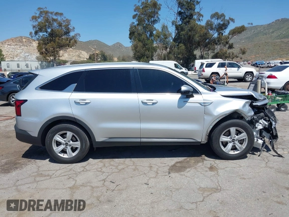 2021 Kia Sorento LX z VIN 5XYRG4LC5MG021586, wystawiony jako IAAI lot #42000187 z przebiegiem 81 046 mil mil oraz . Historia ofert i sprzedaży dostępna na DreamBid. Obrazek 13.