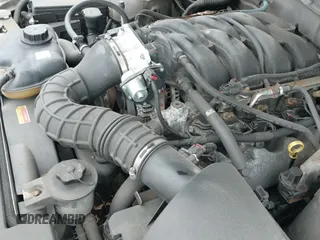 2005 Ford Mustang GT Deluxe z VIN 1ZVFT82H255111403, wystawiony jako IAAI lot #43023949 z przebiegiem 205 785 mil mil oraz . Historia ofert i sprzedaży dostępna na DreamBid. Obrazek 13.
