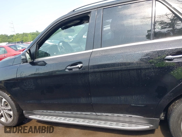 2019 Mercedes-Benz GLE 400 with VIN 4JGDA5GB5KB218442, listed as a IAAI auction lot 42204715 with 50,324 mi miles and . Bid and sale history available at DreamBid. Image 13.