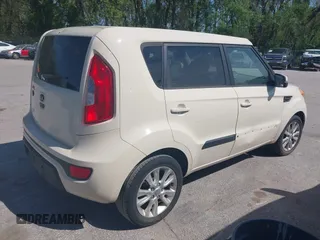 2013 Kia Soul + z VIN KNDJT2A64D7534349, wystawiony jako IAAI lot #42088079 z przebiegiem 188 990 mil mil oraz . Historia ofert i sprzedaży dostępna na DreamBid. Obrazek 4.