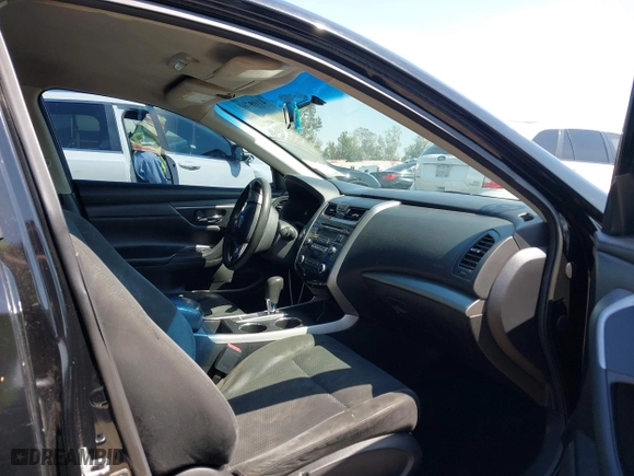 2015 Nissan Altima 2.5 with VIN 1N4AL3AP2FN914521, listed as a IAAI auction lot 41987003 with 143,981 mi miles. Bid and sale history available at carsss.com. Image 5.