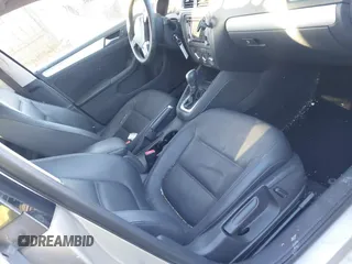 2013 Volkswagen Jetta SE with VIN 3VWDX7AJ6DM231773, listed as a IAAI auction lot 41388069 with 143,266 mi miles and . Bid and sale history available at DreamBid. Image 5.