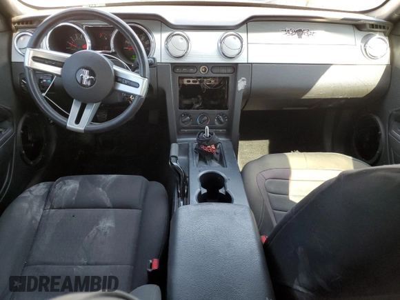 2007 Ford Mustang Deluxe z VIN 1ZVFT80NX75222261, wystawiony jako Copart lot #56236045 z przebiegiem 113 714 mil mil oraz Szkoda całkowita • Salvage title. Historia ofert i sprzedaży dostępna na DreamBid. Obrazek 8.