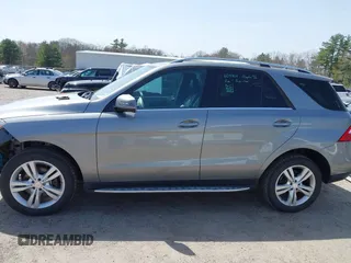 2014 Mercedes-Benz M 350 with VIN 4JGDA5HB4EA371774, listed as a IAAI auction lot 42079843 with 128,448 mi miles and . Bid and sale history available at DreamBid. Image 15.
