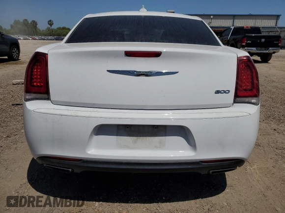 2018 Chrysler 300 Touring z VIN 2C3CCAAG4JH302012, wystawiony jako Copart lot #52806985 z przebiegiem 73 335 mil mil oraz Szkoda całkowita • Salvage title. Historia ofert i sprzedaży dostępna na DreamBid. Obrazek 6.