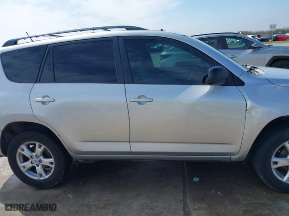 2011 Toyota RAV4 with VIN 2T3ZF4DV1BW052979, listed as a IAAI auction lot 41526981 with 215,034 mi miles. Bid and sale history available at carsss.com. Image 13.
