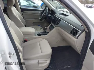 2019 Volkswagen Atlas SE с VIN 1V2LR2CA7KC602431, выставлен на аукционе IAAI как лот 41462436 с пробегом 66 186 миль миль и . История ставок и продаж доступна на DreamBid. Изображение 5.