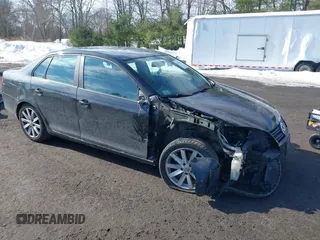 2010 Volkswagen Jetta Wolfsburg Edition с VIN 3VWRA7AJ0AM045102, выставлен на аукционе IAAI как лот 41638011 с пробегом 149 622 миль миль и . История ставок и продаж доступна на DreamBid. Изображение 1.