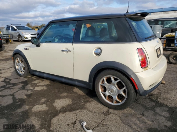 2004 MINI Cooper Hardtop S with VIN WMWRE334X4TD89355, listed as a Copart auction lot 51381075 with 128,293 mi miles and Clean Title. Bid and sale history available at carsss.com. Image 2.