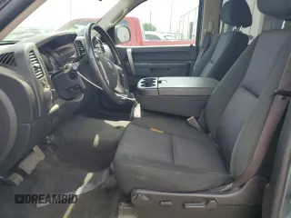 2012 GMC Sierra 2500HD SLE z VIN 1GT120CG1CF123377, wystawiony jako Copart lot #58612705 z przebiegiem 125 248 mil mil oraz Tytuł czysty. Historia ofert i sprzedaży dostępna na DreamBid. Obrazek 7.