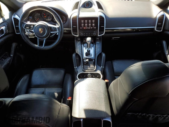 2017 Porsche Cayenne z VIN WP1AA2A25HKA81573, wystawiony jako Copart lot #44946605 z przebiegiem 119 146 mil mil oraz Szkoda całkowita • Salvage title. Historia ofert i sprzedaży dostępna na DreamBid. Obrazek 8.