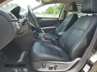 2014 Volkswagen Passat S z VIN 1VWAT7A30EC078066, wystawiony jako Copart lot #58312015 z przebiegiem 123 397 mil mil oraz Szkoda całkowita • Salvage title. Historia ofert i sprzedaży dostępna na DreamBid. Obrazek 7.