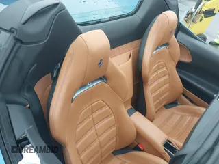 2022 Ferrari SF90 z VIN ZFF96NMA5N0283932, wystawiony jako IAAI lot #41702380 z przebiegiem 5 203 mil mil oraz . Historia ofert i sprzedaży dostępna na DreamBid. Obrazek 8.