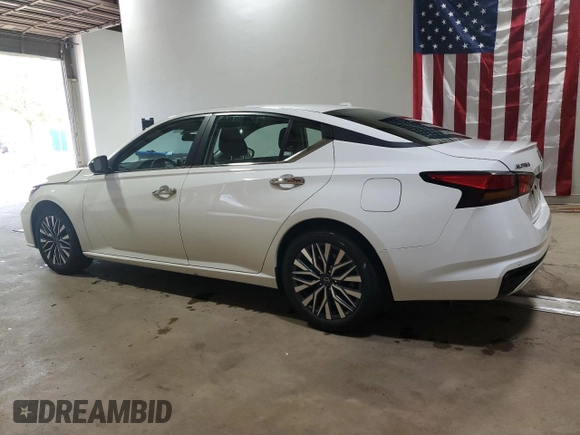 2025 Nissan Altima SV z VIN 1N4BL4DV2SN393878, wystawiony jako Copart lot #60689475 z przebiegiem 1 803 mil mil oraz Czysty tytuł • Clean title. Historia ofert i sprzedaży dostępna na DreamBid. Obrazek 2.