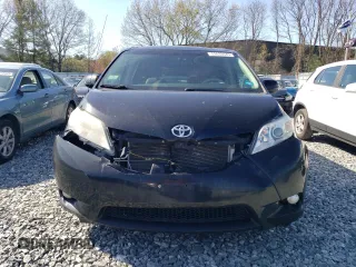2011 Toyota Sienna XLE AAS with VIN 5TDYK3DC4BS097416, listed as a Copart auction lot 53633645 with 213,580 mi miles and Clean Title. Bid and sale history available at carsss.com. Image 5.