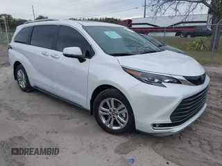 2024 Toyota Sienna Platinum z VIN 5TDESKFC8RS125304, wystawiony jako IAAI lot #41321647 z przebiegiem Nie podano mil oraz . Historia ofert i sprzedaży dostępna na DreamBid. Obrazek 1.