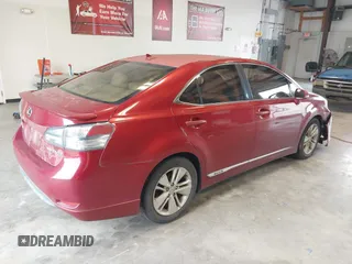 2010 Lexus HS 250h z VIN JTHBB1BAXA2005211, wystawiony jako IAAI lot #41884955 z przebiegiem 214 578 mil mil oraz . Historia ofert i sprzedaży dostępna na DreamBid. Obrazek 4.