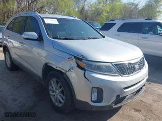 2014 Kia Sorento LX with VIN 5XYKT4A66EG499351, listed as a IAAI auction lot 41976576 with 304,902 mi miles. Bid and sale history available at carsss.com. Image 6.