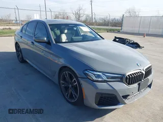 2021 BMW 5 Series M550i xDrive z VIN WBA13BK00MCF52008, wystawiony jako IAAI lot #41191945 z przebiegiem 51 108 mil mil oraz . Historia ofert i sprzedaży dostępna na DreamBid. Obrazek 1.