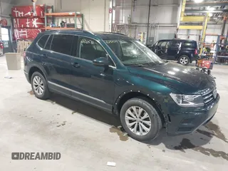 2018 Volkswagen Tiguan SEL z VIN 3VV2B7AX8JM113976, wystawiony jako IAAI lot #42310576 z przebiegiem 100 319 mil mil oraz . Historia ofert i sprzedaży dostępna na DreamBid. Obrazek 1.