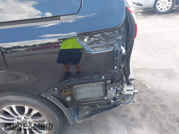 2018 Toyota Sienna XLE Auto Access Seat с VIN 5TDYZ3DC4JS962153, выставлен на аукционе IAAI как лот 42625213 с пробегом 75 006 миль миль и . История ставок и продаж доступна на DreamBid. Изображение 19.