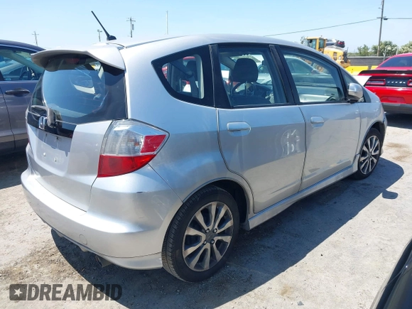 2013 Honda Fit Sport z VIN JHMGE8H56DC009996, wystawiony jako IAAI lot #42349929 z przebiegiem 152 779 mil mil oraz . Historia ofert i sprzedaży dostępna na DreamBid. Obrazek 4.