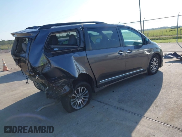 2018 Toyota Sienna XLE Auto Access Seat z VIN 5TDYZ3DC1JS904646, wystawiony jako IAAI lot #42400532 z przebiegiem 106 338 mil mil oraz . Historia ofert i sprzedaży dostępna na DreamBid. Obrazek 4.