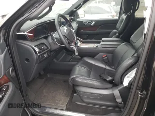 2022 Lincoln Navigator Standard z VIN 5LMJJ3MT9NEL13848, wystawiony jako Copart lot #61149473 z przebiegiem 5 445 mil mil oraz . Historia ofert i sprzedaży dostępna na DreamBid. Obrazek 7.