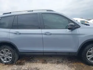 2025 Honda Passport TrailSport z VIN 5FNYF8H69SB012063, wystawiony jako IAAI lot #42060797 z przebiegiem 6078 mil mil oraz . Historia ofert i sprzedaży dostępna na DreamBid. Obrazek 13.