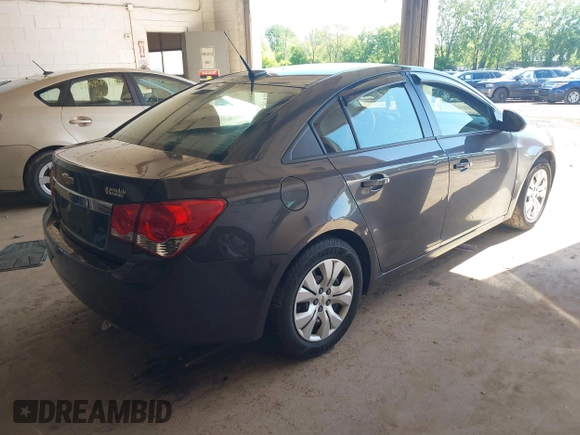 2014 Chevrolet Cruze LS z VIN 1G1PA5SH2E7346991, wystawiony jako IAAI lot #42326149 z przebiegiem 161 651 mil mil oraz . Historia ofert i sprzedaży dostępna na DreamBid. Obrazek 4.