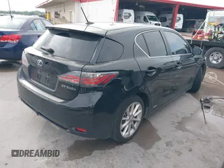 2013 Lexus CT 200h z VIN JTHKD5BH2D2159091, wystawiony jako IAAI lot #42695594 z przebiegiem 218 009 mil mil oraz . Historia ofert i sprzedaży dostępna na DreamBid. Obrazek 4.