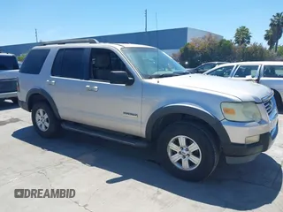 2007 Ford Explorer XLT z VIN 1FMEU63E87UA34237, wystawiony jako IAAI lot #42232474 z przebiegiem 205 124 mil mil oraz . Historia ofert i sprzedaży dostępna na DreamBid. Obrazek 1.
