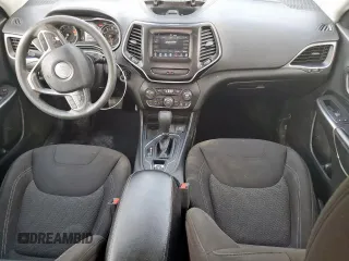 2020 Jeep Cherokee Latitude z VIN 1C4PJLCB8LD639461, wystawiony jako Copart lot #58193445 z przebiegiem 128 762 mil mil oraz Szkoda całkowita • Salvage title. Historia ofert i sprzedaży dostępna na DreamBid. Obrazek 8.